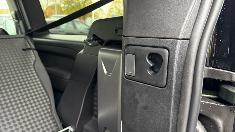 Land Rover Defender 3.0 D250 X-Dynamic SE 90 3dr Auto Diesel Estate